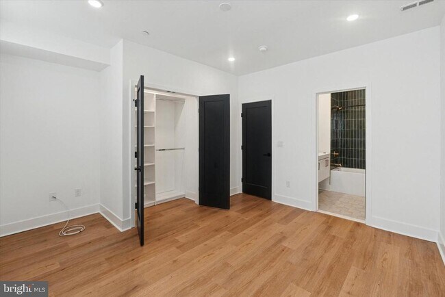 Building Photo - 2141 E Hagert St