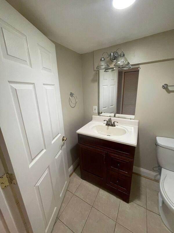 Building Photo - 111 N Rose St