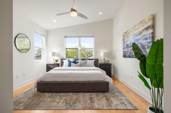 Building Photo - 1301 Cometa St