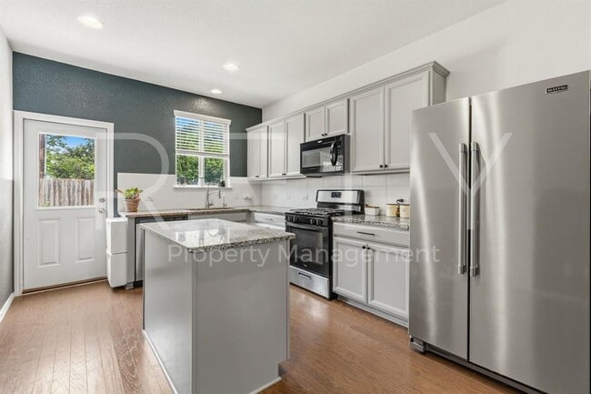 Building Photo - 1600 Cliffbrake Wy