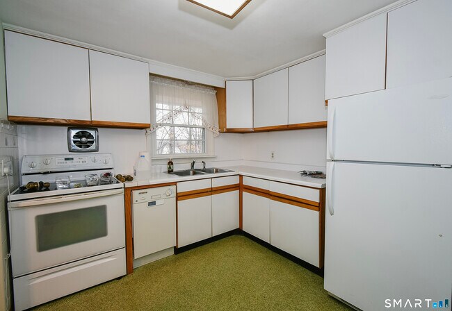 Building Photo - 60 Wildwood Rd