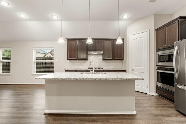 Building Photo - 24315 Devon Park Dr
