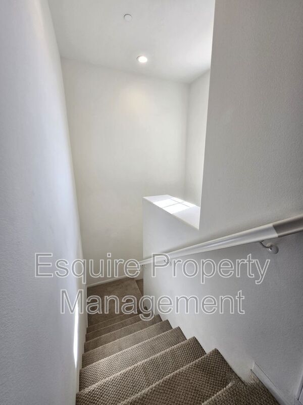 Building Photo - 433 Castiano St