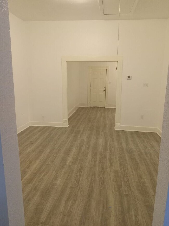 Building Photo - 690 Avenue E