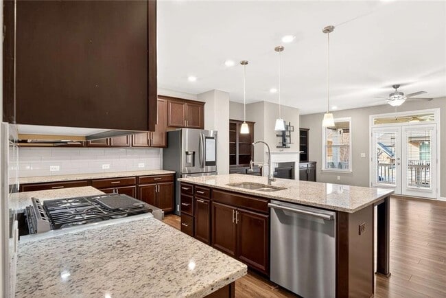 Building Photo - 3960 Redwood Dr