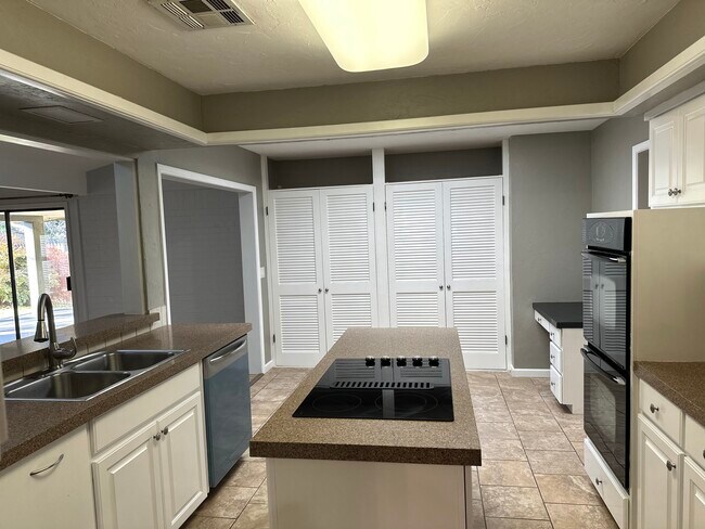 Building Photo - 10309 Harvest Moon Ave