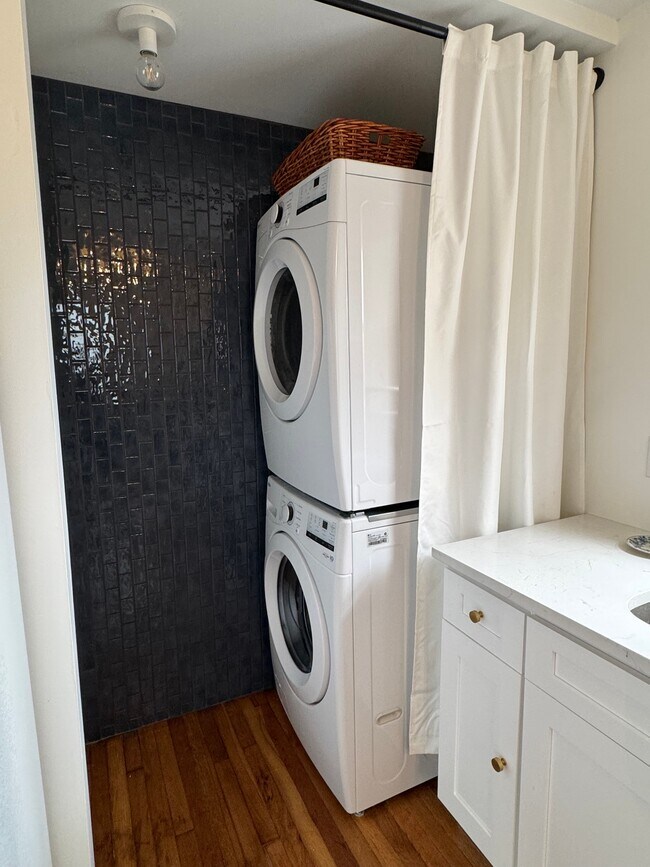 Building Photo - 43 Hoyt St