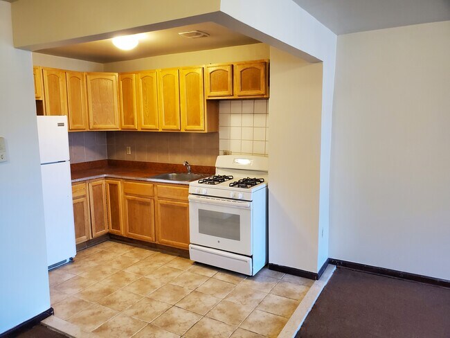 Kitchen - 754 E 216th St