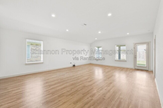 Building Photo - 7915 Murciana Dr