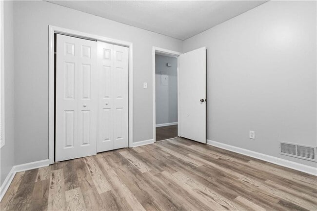 Building Photo - 442 Booth Cir SW