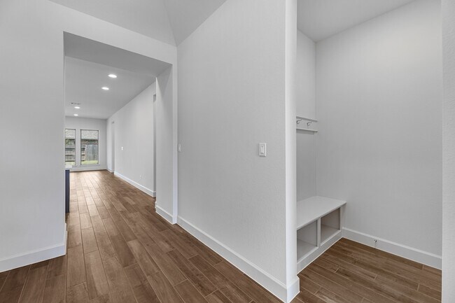 Building Photo - 30039 Gold Finch Pl