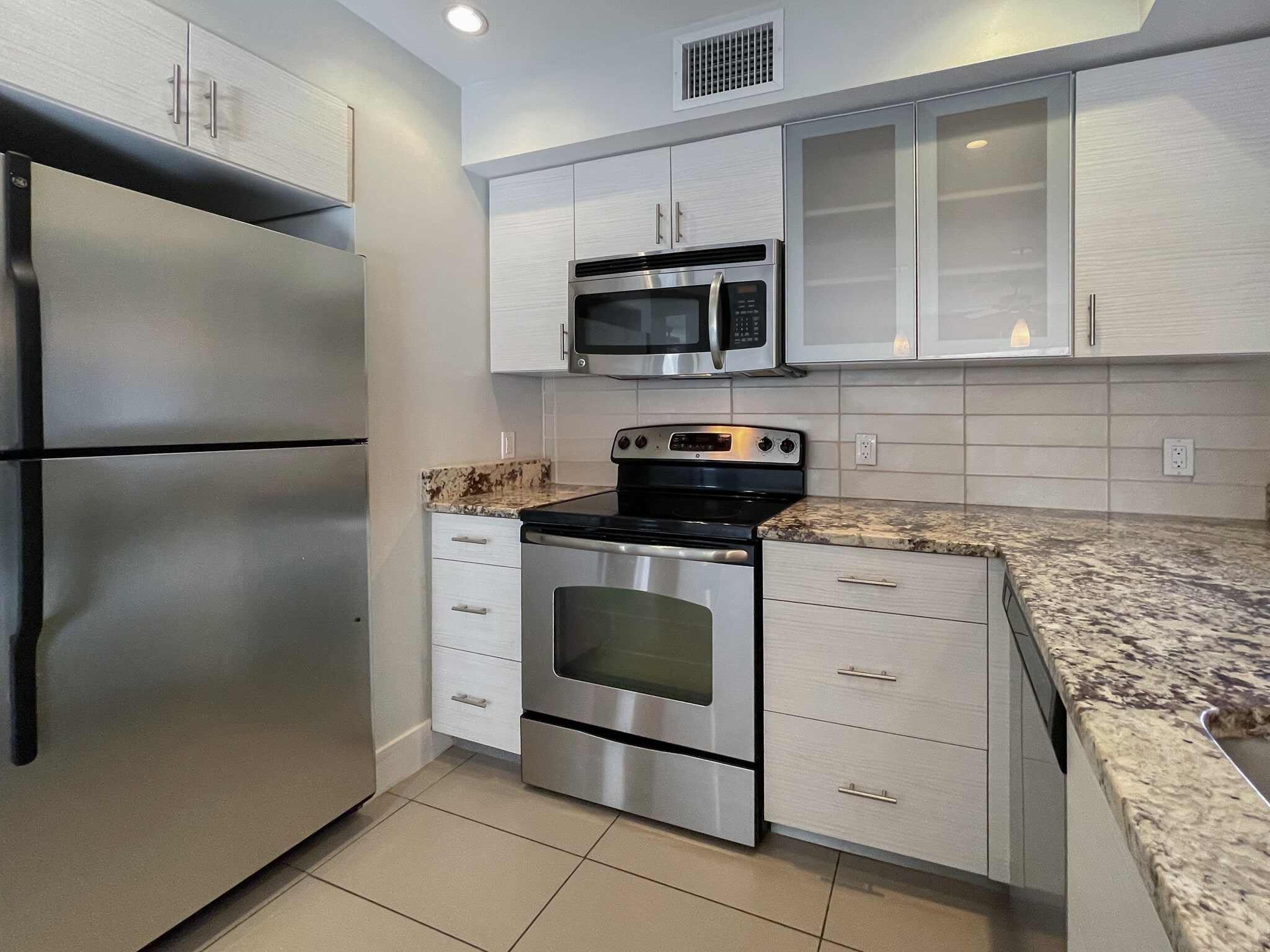 Building Photo - 64 Isle Of Venice Dr