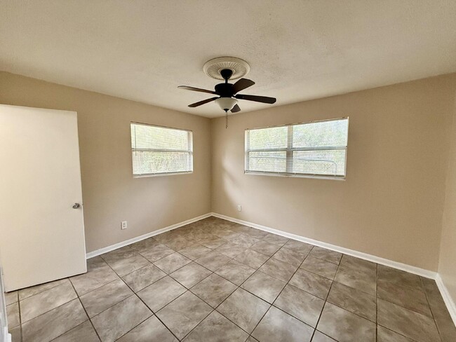 Building Photo - Charming 3-Bedroom Rental with Separate Li...