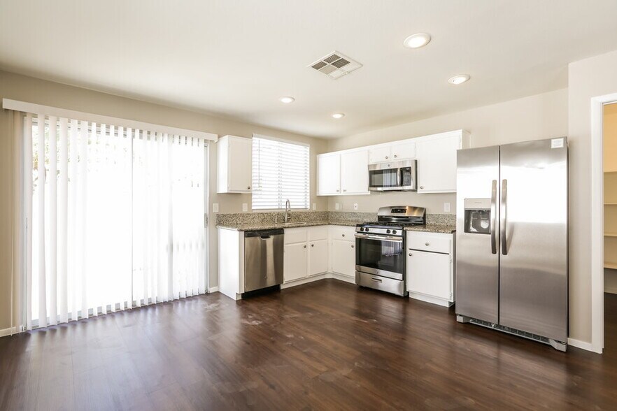 Building Photo - 832 Tollbrook Way