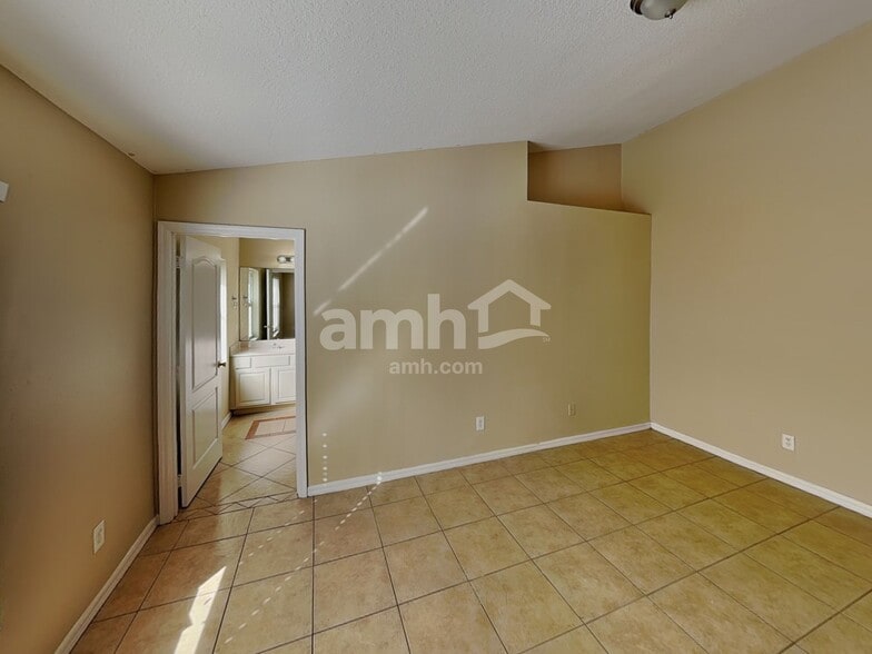 Building Photo - 2600 Deck Ave