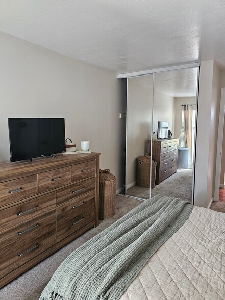 Building Photo - 1009 Murrieta Blvd