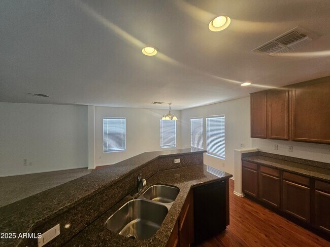 Building Photo - 40438 W Helen Ct