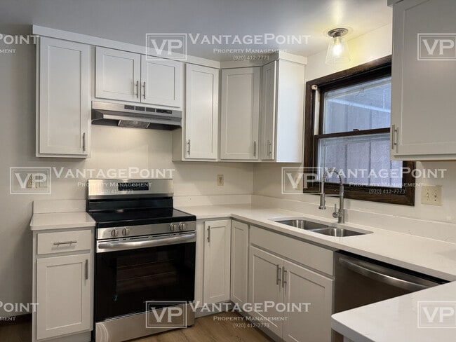 Building Photo - 1603 St Robert Dr