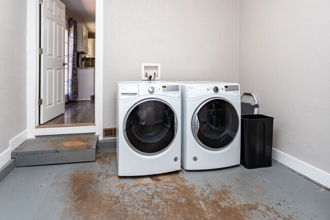 Building Photo - Charming 3BR Home with Updated Amenities &...