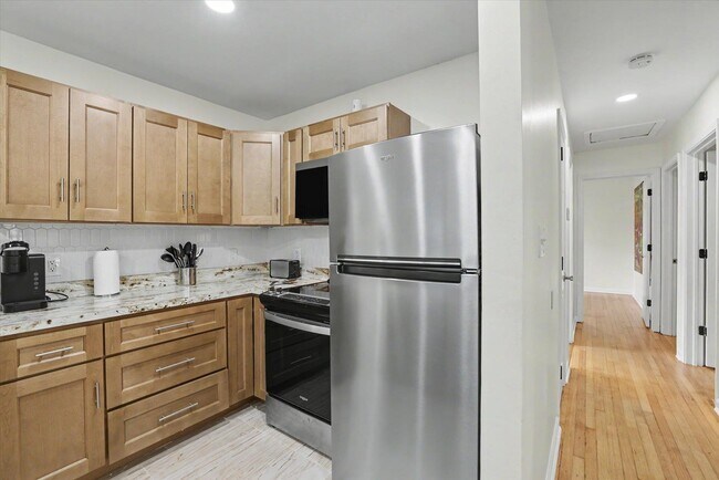 Building Photo - 713 Stafford St