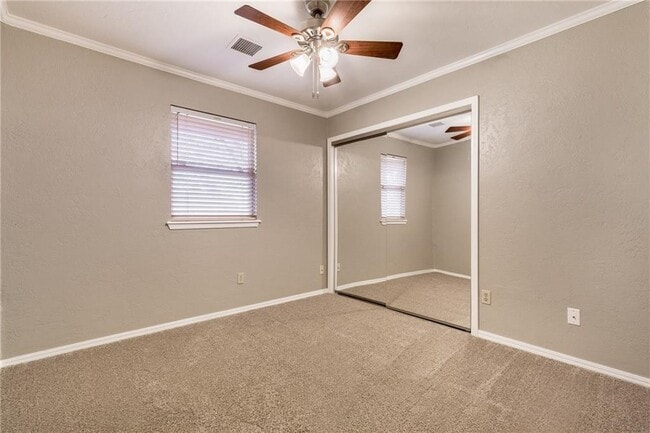 Building Photo - 3313 Meadow Ln