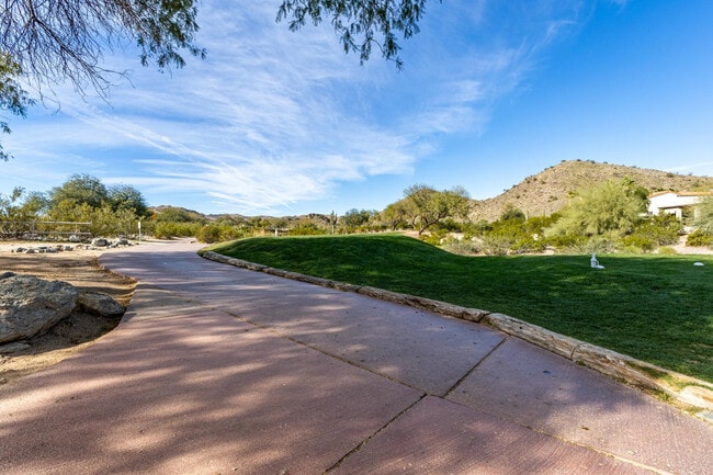Building Photo - 5002 E Siesta Dr