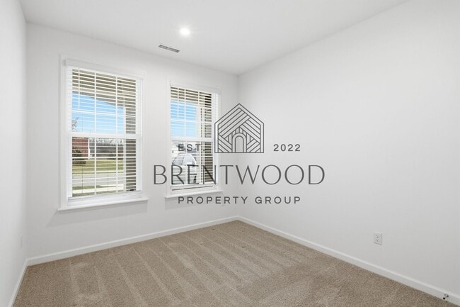 Building Photo - 3 Bed/3 Bath Home with Sunroom in Miller’s Walk – Noblesville