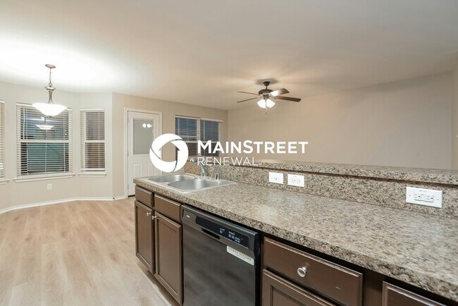 Building Photo - 3 Bedroom Pet-Friendly Home in FORT WORTH, TX with Main Street Renewal
