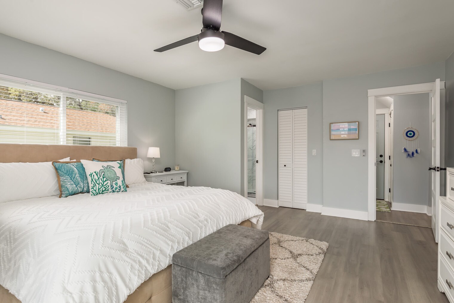 Building Photo - 1417 Poinsettia Ave