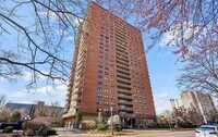 Building Photo - 4466 W Pine Blvd