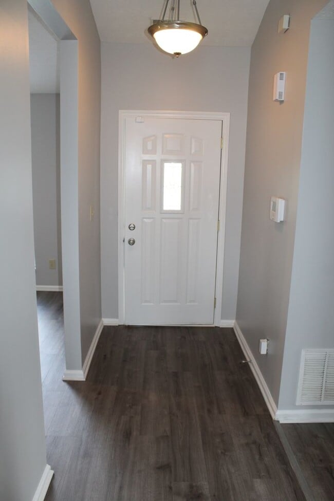 Building Photo - Immaculate 3 Bedroom Ranch in Avon!