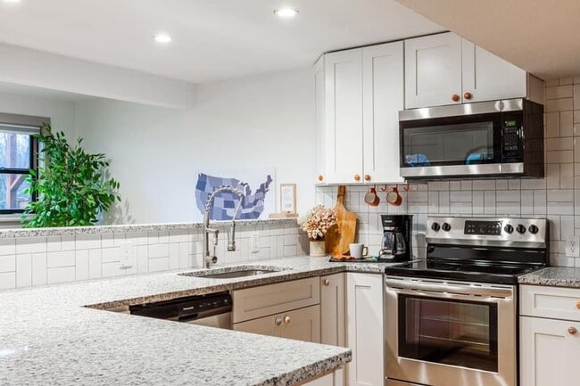 Building Photo - Studio Apartment