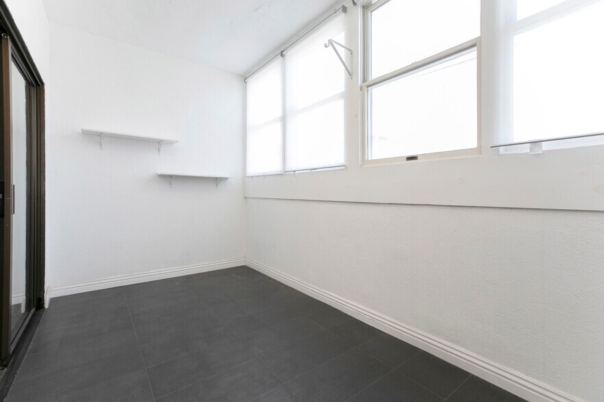 Building Photo - 234 N Kenwood St