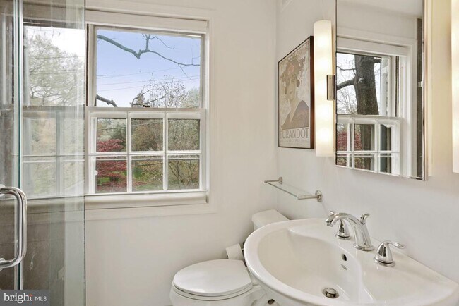 Building Photo - 3743 Upton St NW