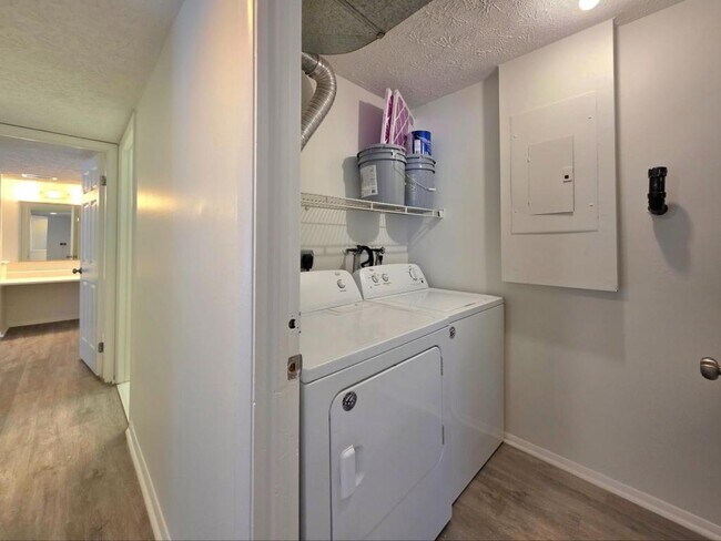 Building Photo - 8380 Brockham Dr