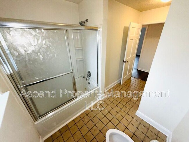 Building Photo - 807 Arlington Ave