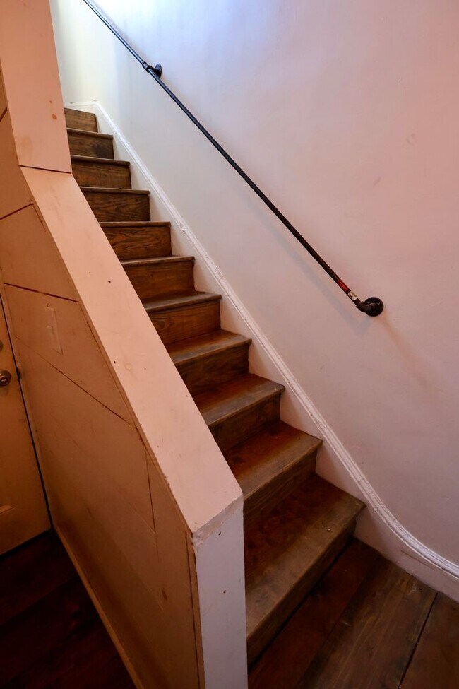 Building Photo - 343 N Mulberry St