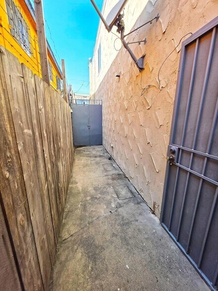 Building Photo - 4056 Van Dyke Ave