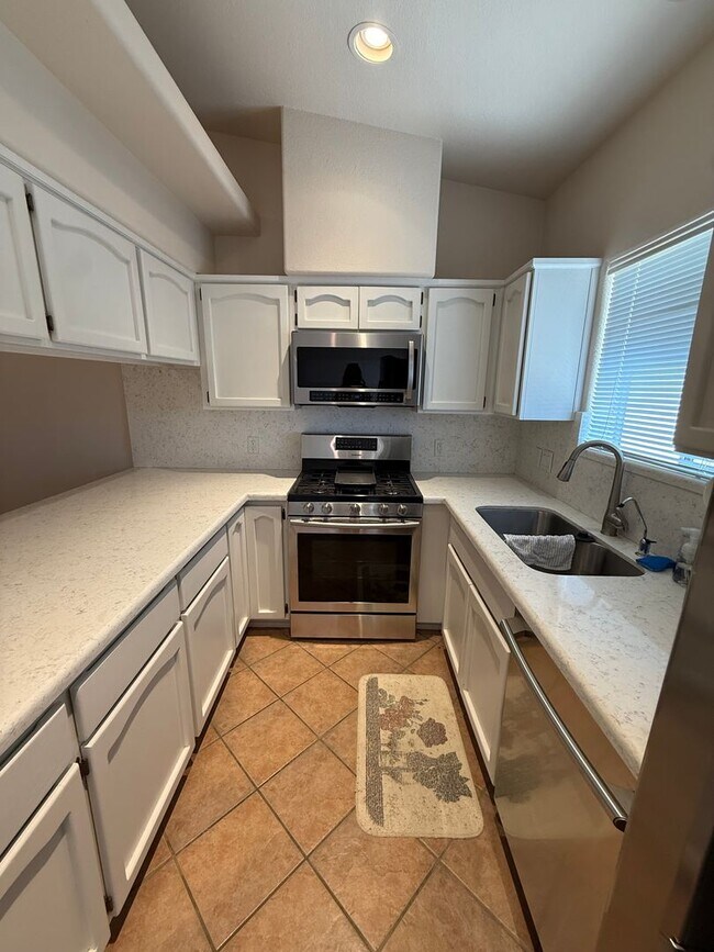 Building Photo - Yuma Meadows Townhouse - Furnished or Unfurnished