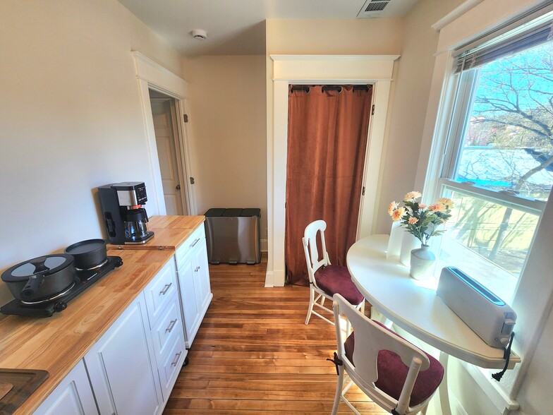Building Photo - 626 Reaney Ave