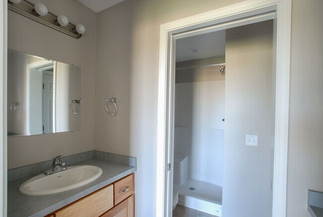 Building Photo - 3163 Sullivan Lp
