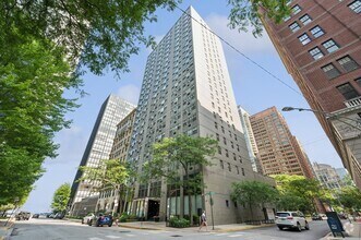 Building Photo - 253 E Delaware Pl