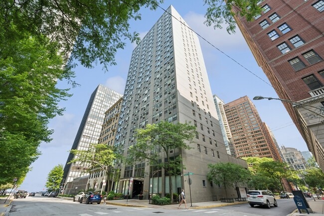 Primary Photo - 253 E Delaware Pl
