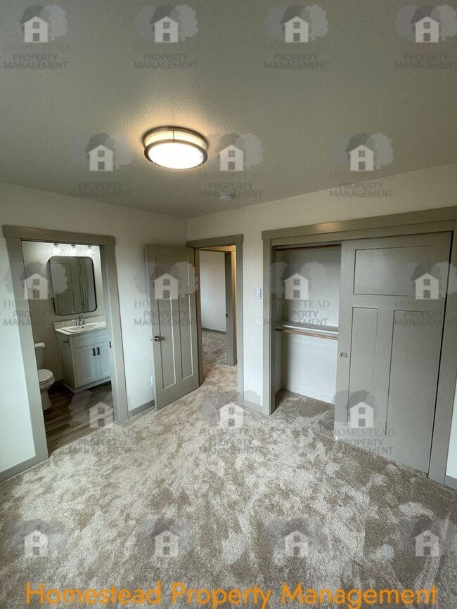 Building Photo - BEAUTIFUL HOME IN DALLAS!