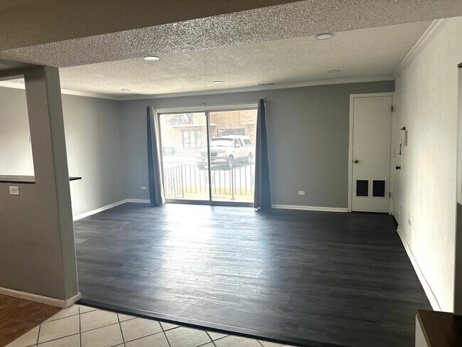 Building Photo - 10622 Parkside Ave