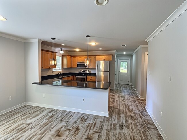 Building Photo - 3/2 Coastal Cottage in Golf Cart District | Ocean Springs School District