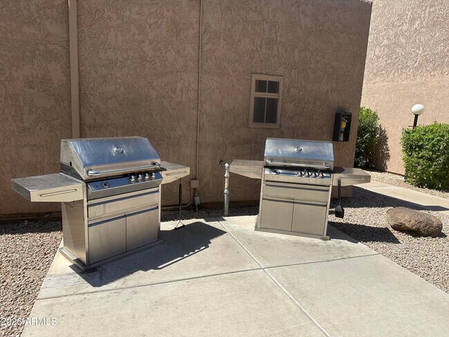 Building Photo - 5525 E Thomas Rd