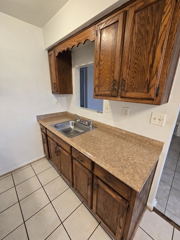 Building Photo - 9625 Grove Ave