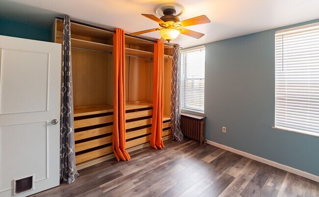 Building Photo - Three Bed Newbold Townhome