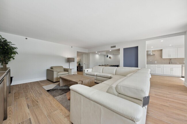 Building Photo - 4600 S Ocean Blvd